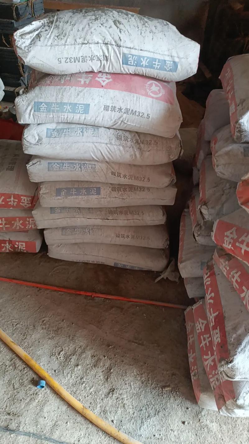 装修房子需要水泥,红砖,沙子,敲墙,门拱搞卫生,工地拉水泥